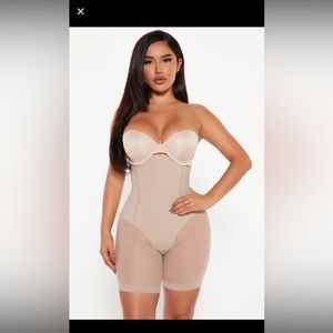 Brand : fashion nova NEVER BEEN OPENED OR WORN ,